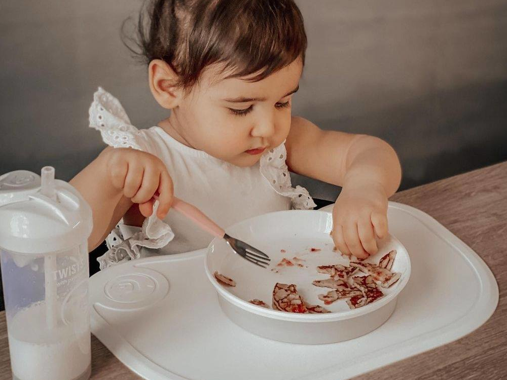 Twistshake pribor za jelo izrađen je od nehrđajućeg čelika i ima kratku ručku koja se savršeno uklapa u malene ruke vašeg djeteta.