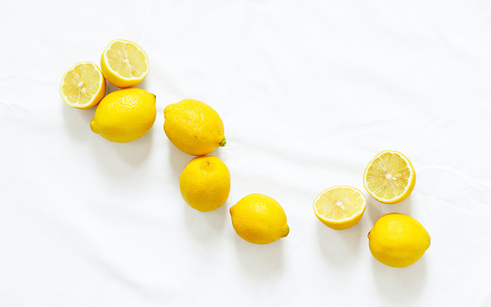 Limun ima antibakterijsko i antiseptičko djelovanje zbog kojeg je još jedan saveznik u održavanju čistoće i higijene kućanstva. 