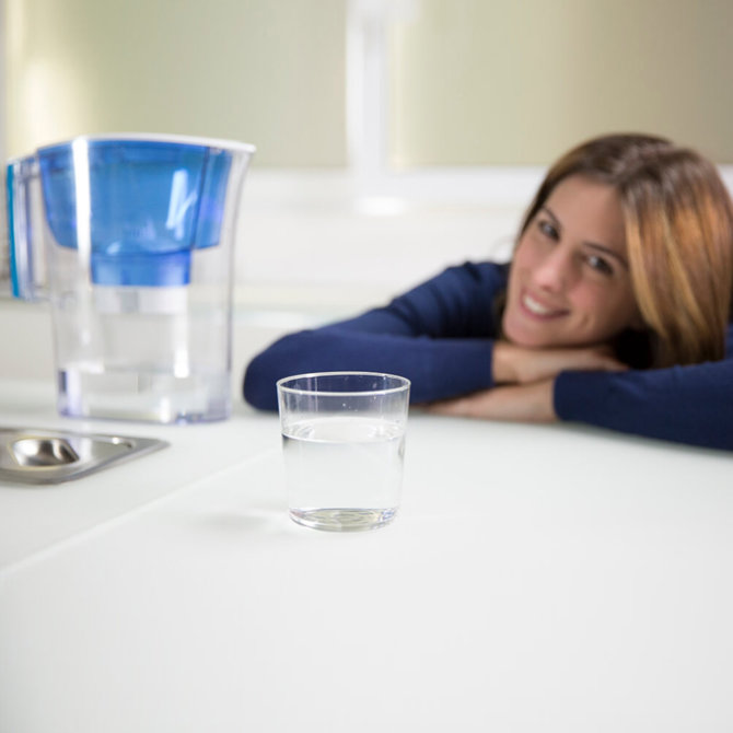 Proizvod Laica vrč Clear Line bijeli/transparentni brenda Laica