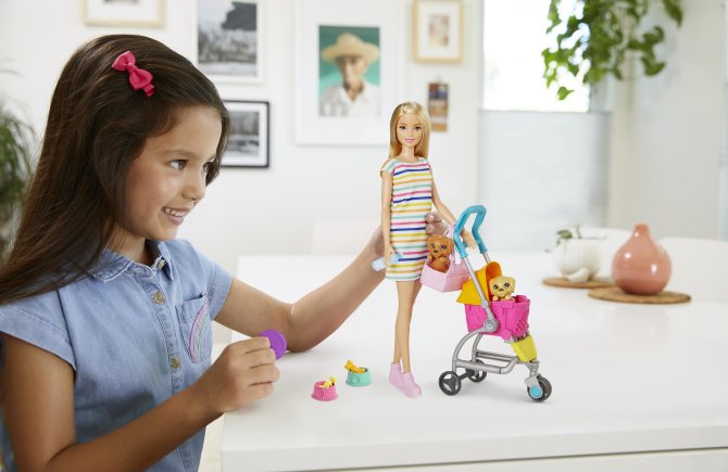 Proizvod Barbie lutka s kolicima i psićima brenda Barbie