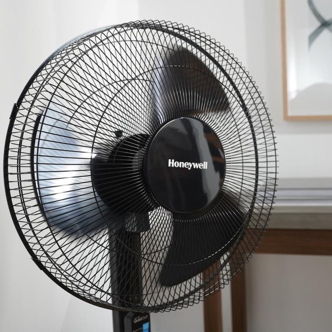 Proizvod Honeywell stajaći crni ventilator HSF600 brenda Honeywell
