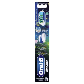 Proizvod Oral-B Junior 6+ dječja četkica za zube ultra soft - 1 kom brenda Oral-B